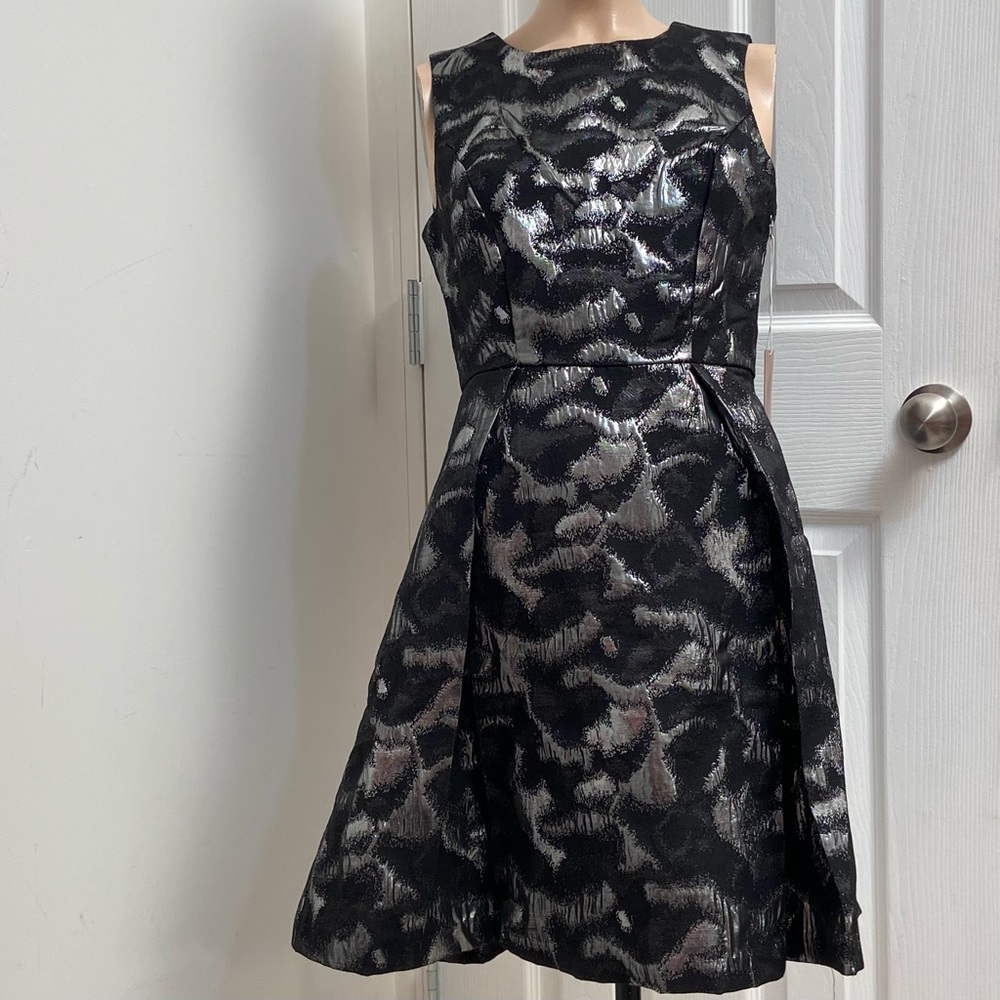 Forever 21 Women black and silver sleeves less midi dress. Size S. New with tags